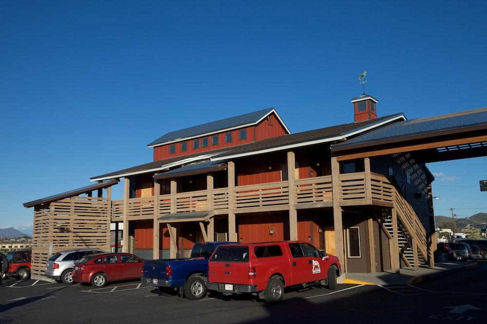 Cousins Country Inn photo 93