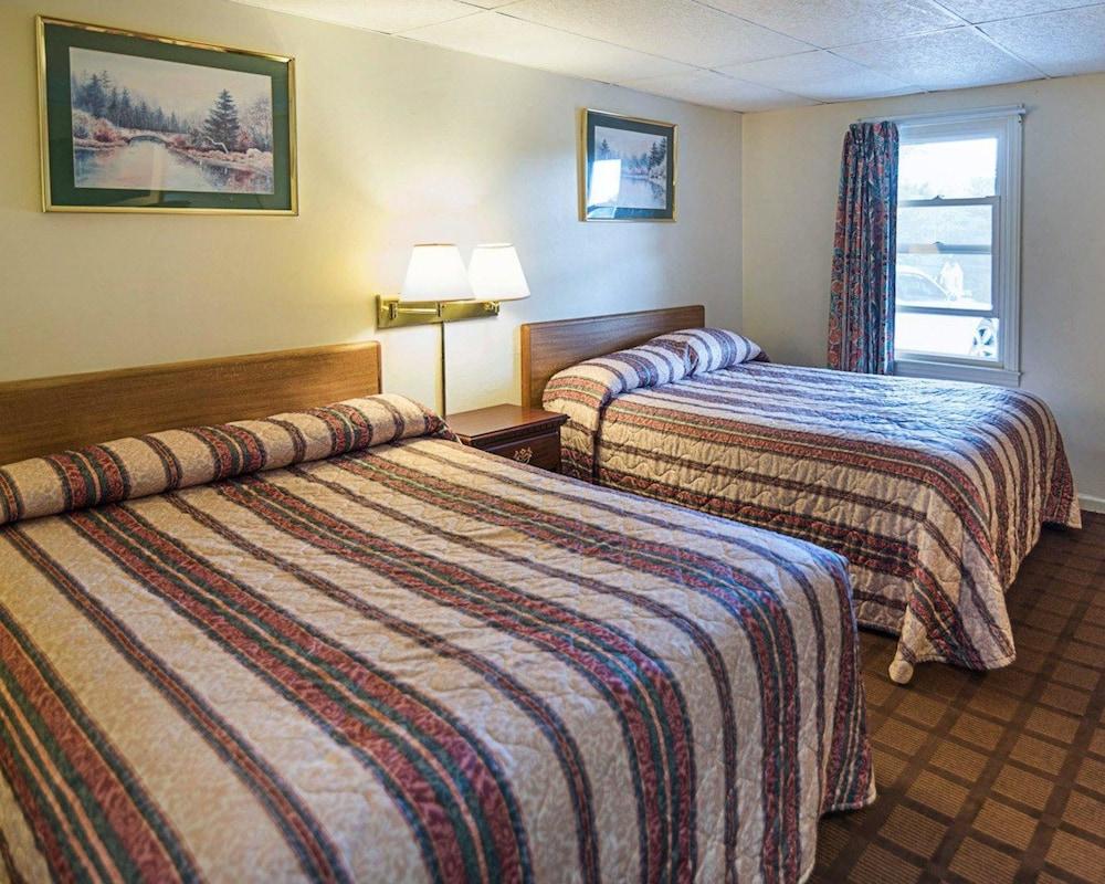 Econo Lodge photo 14