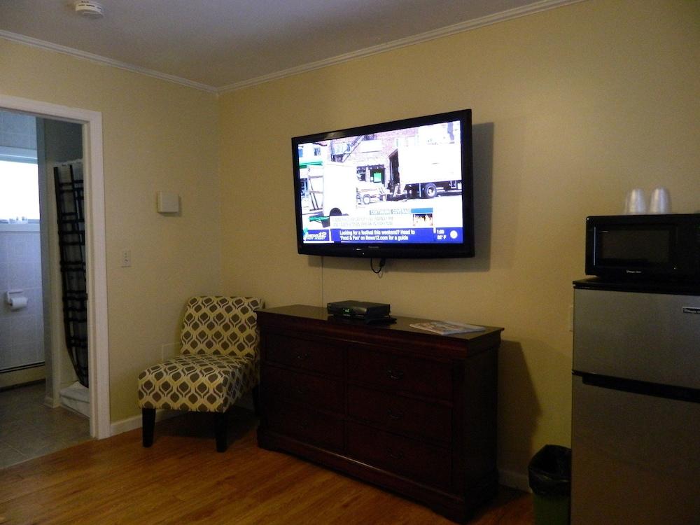 Twin Oaks Motel photo 16