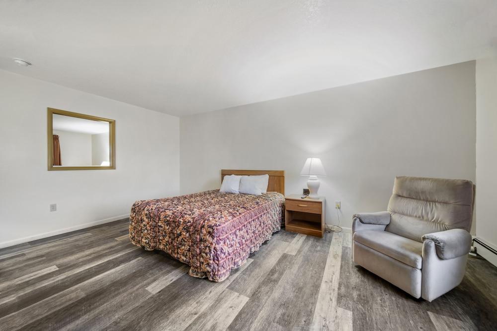 Executive Inn Cass City photo 29