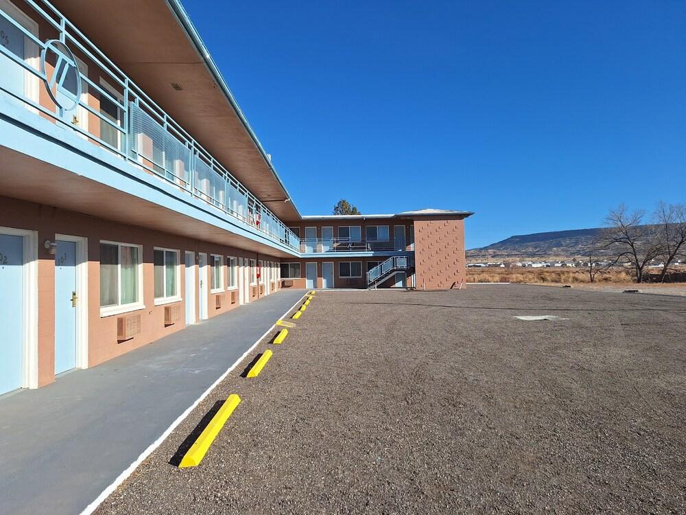 Leisure Lodge Motel photo 29