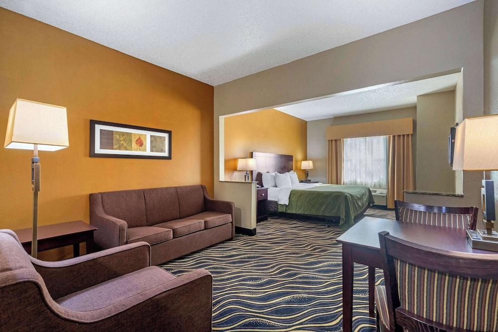 Quality Suites Addison - Dallas photo 4