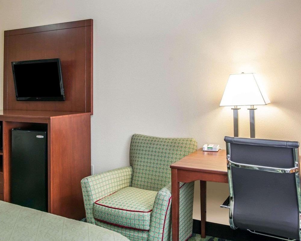 Quality Inn & Suites South Bend Airport photo 10
