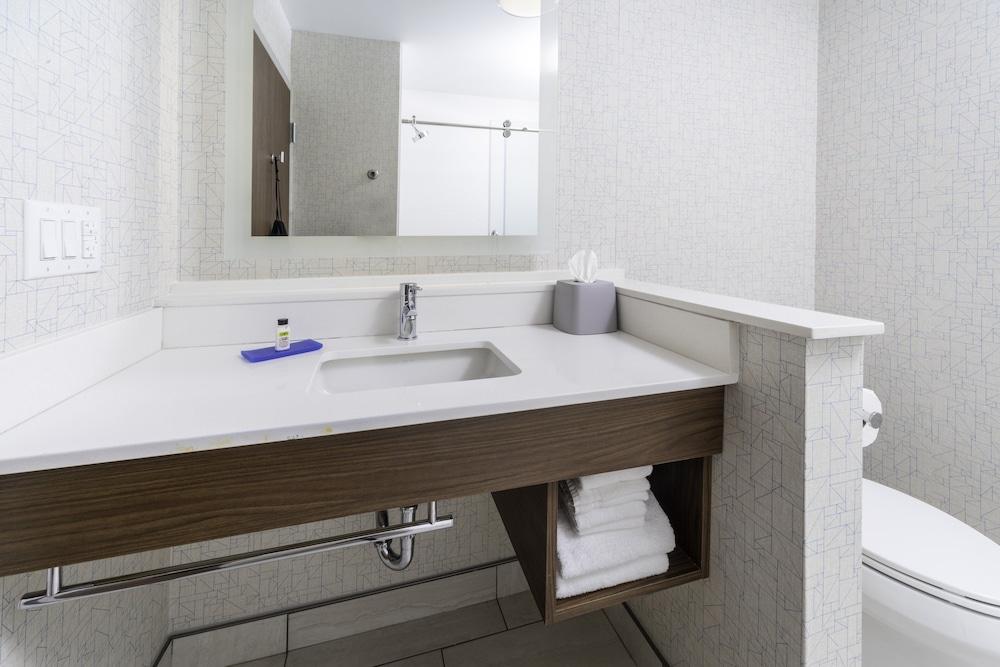 Holiday Inn Express Brevard City Center by IHG photo 9