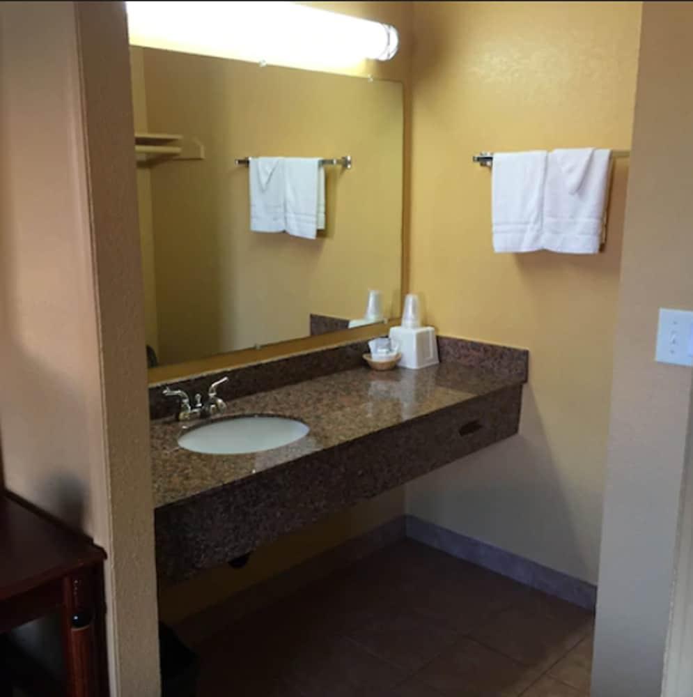 National City Motel photo 13