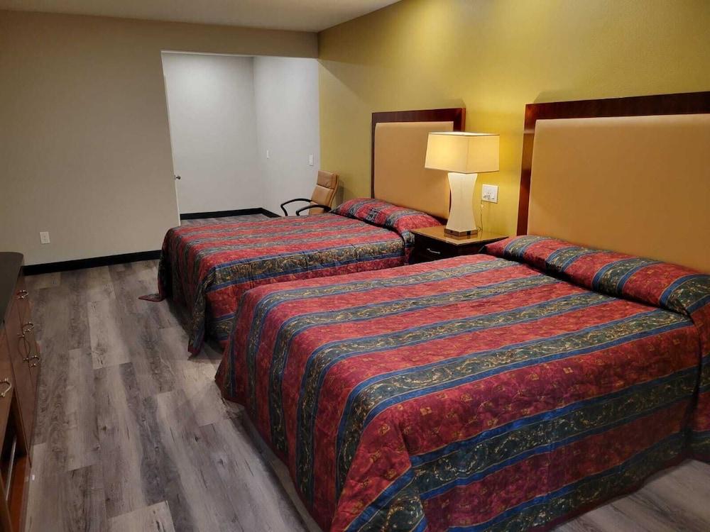Stadium Inn & Spas photo 32