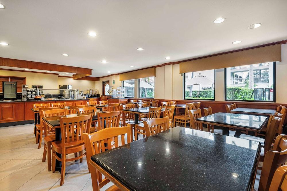 Best Western Plus Orange County Airport North photo 26
