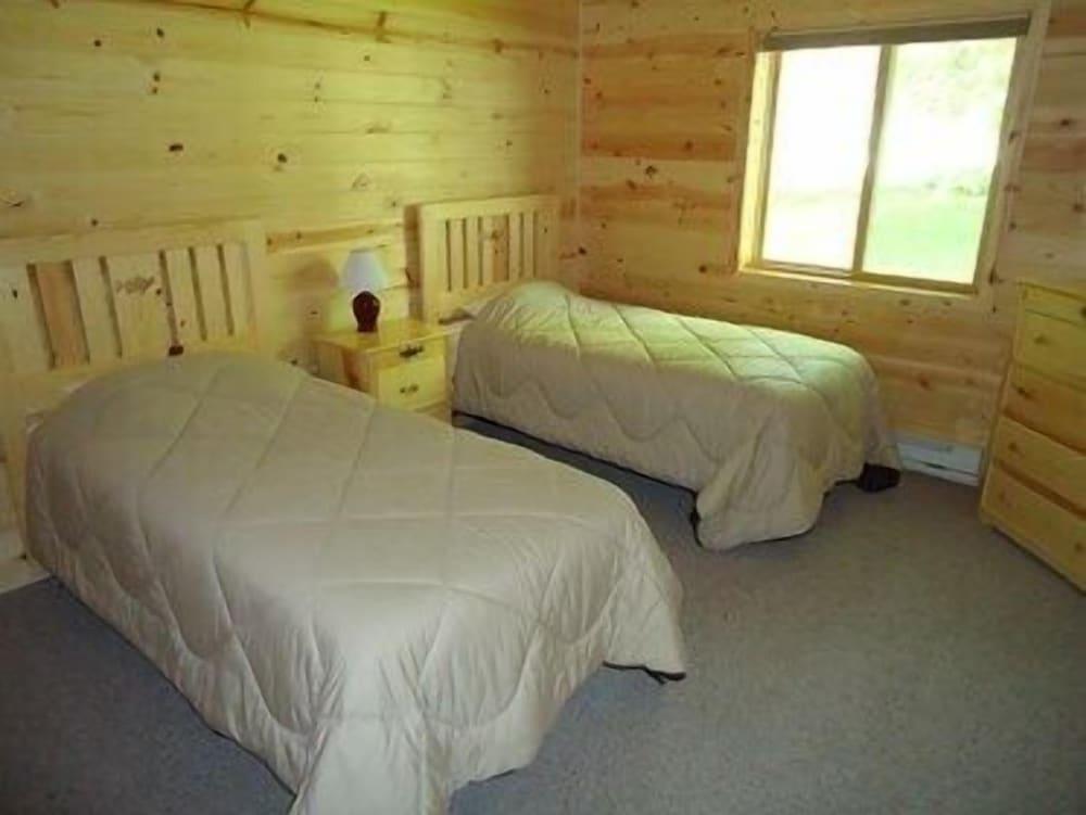 Red Door Resort & Motel photo 11