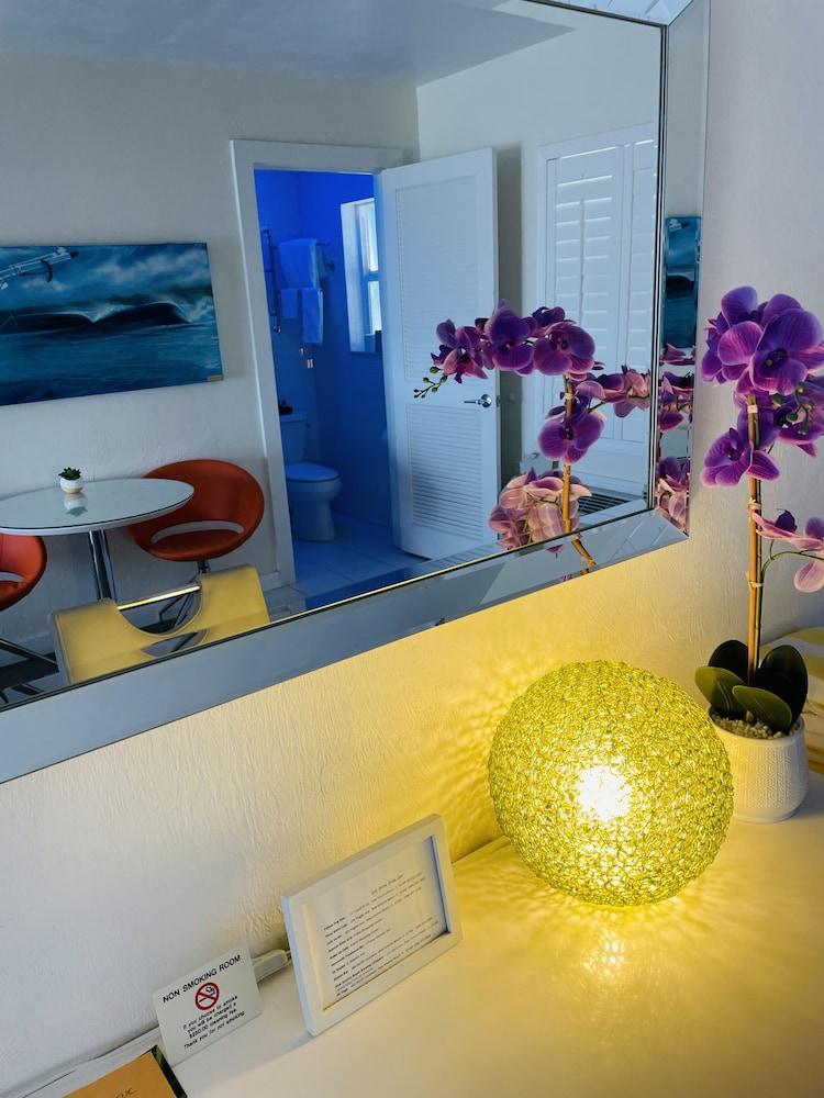 The Salty Mermaid Oceanfront Hotel photo 16