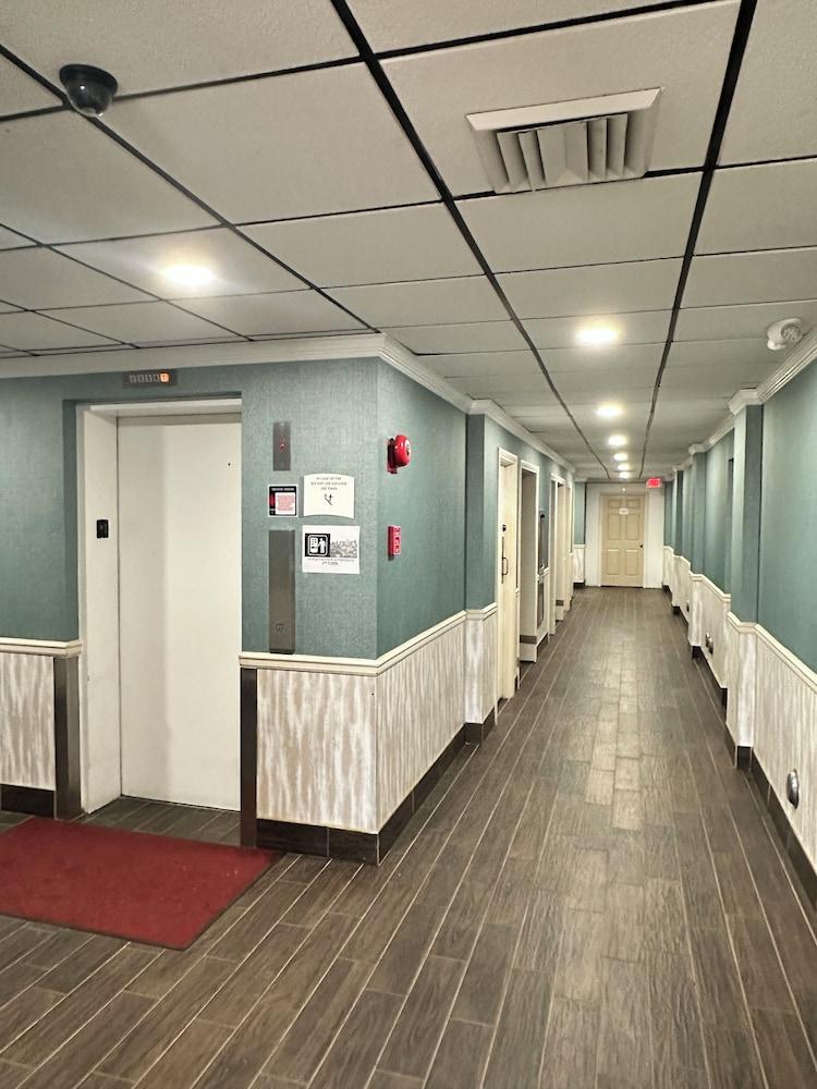 Finger Lakes Inn & Suites photo 21