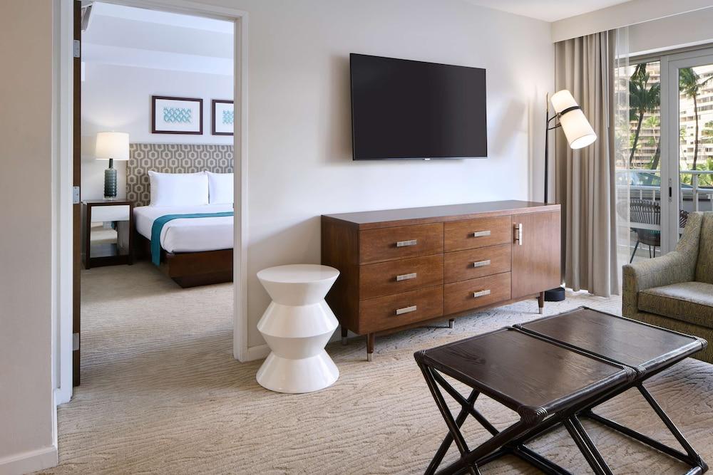 Ilikai Hotel & Luxury Suites photo 39