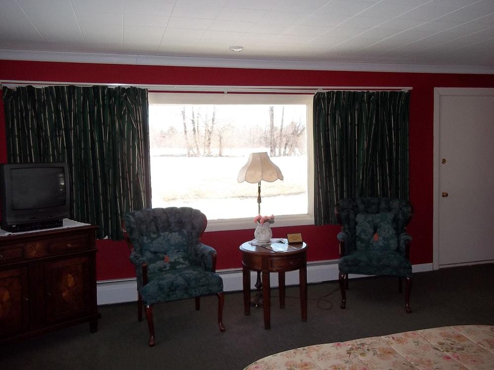 Weathervane Motel photo 40