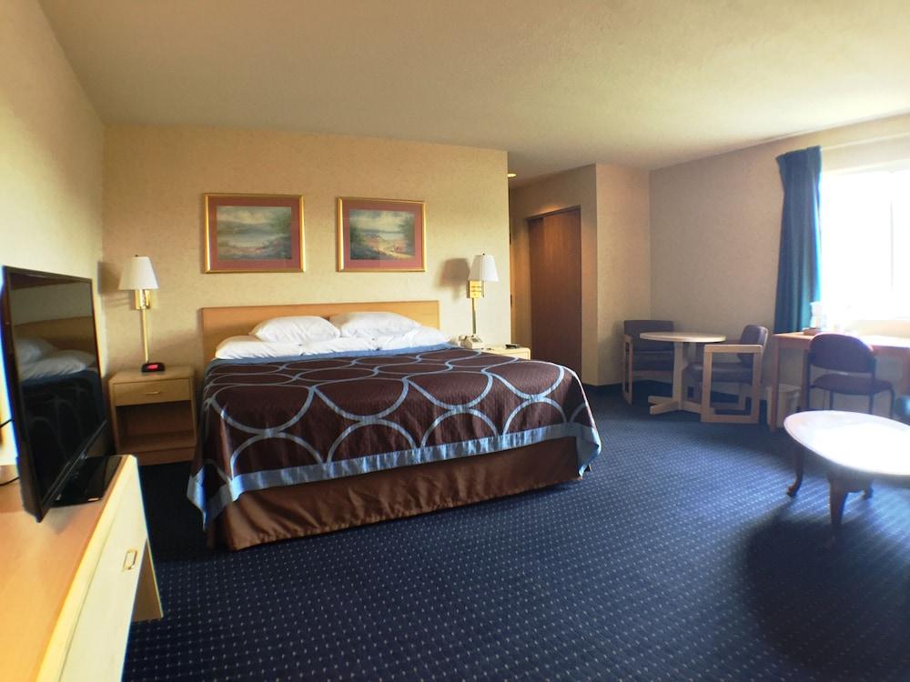 Super 8 by Wyndham Canandaigua photo 17