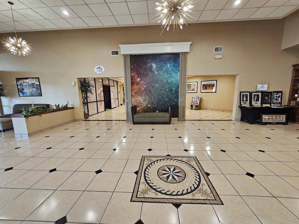 Clarion Inn & Suites Roswell photo 3