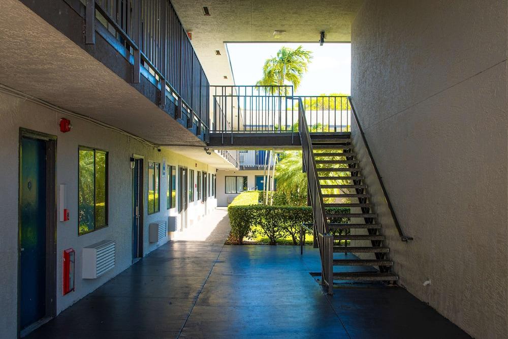Motel 6 Lantana, FL photo 55