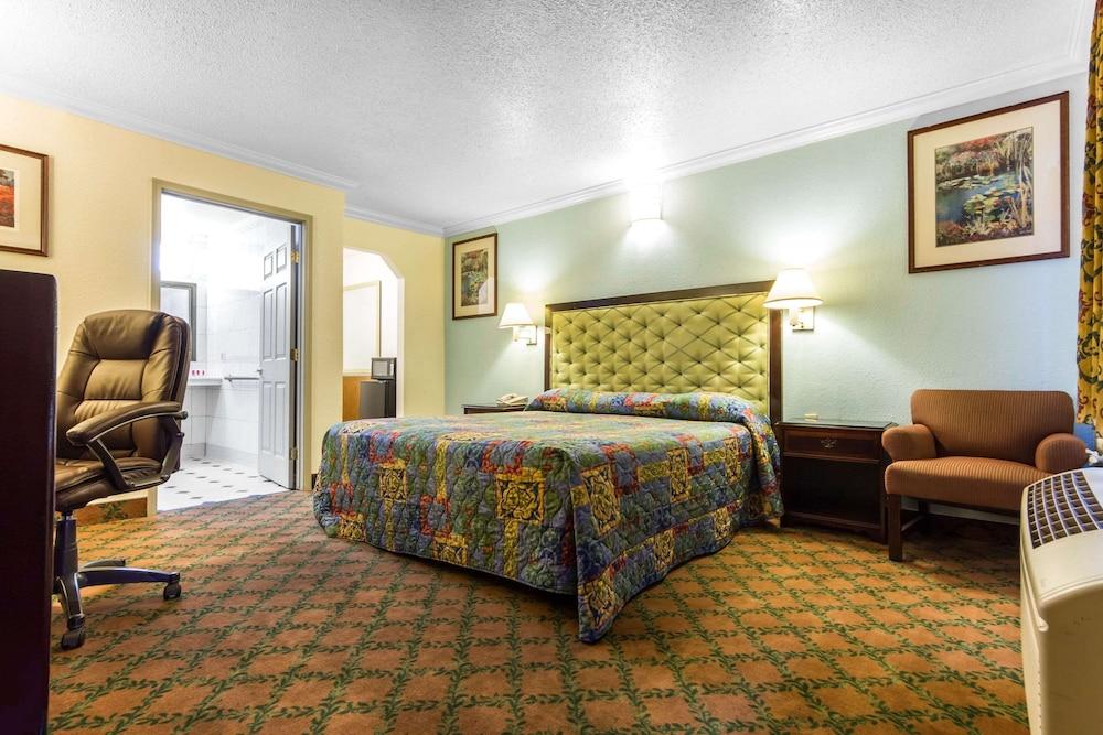 Econo Lodge photo 5