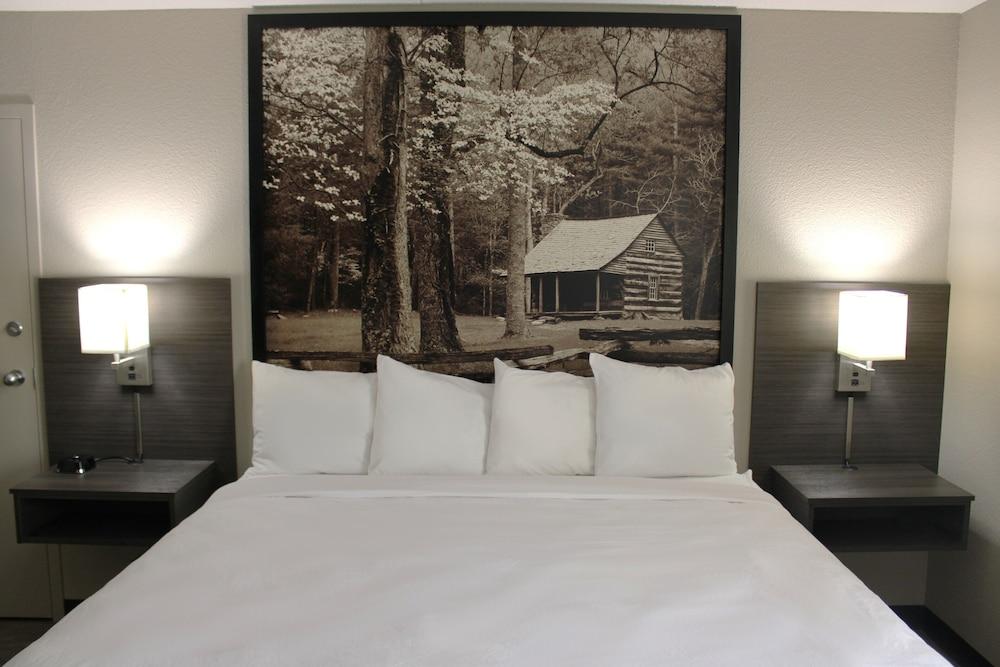 Boarders Inn & Suites photo 37