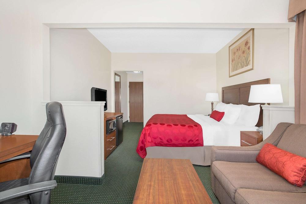 Ramada by Wyndham Denver International Airport photo 10