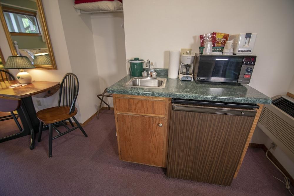 Ridges Inn & Suites photo 66