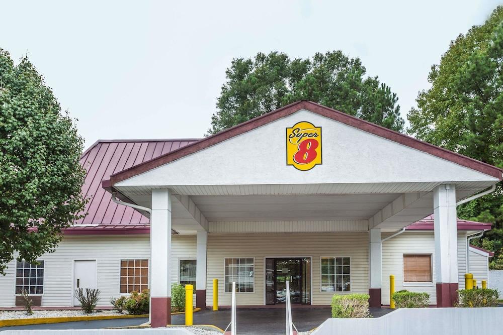 Super 8 by Wyndham Atlanta Northeast GA photo 1