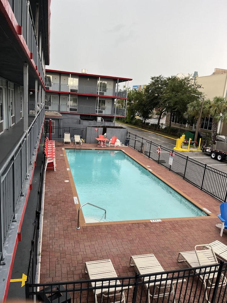 Travelodge by Wyndham Orlando / Heart of International Drive photo 3