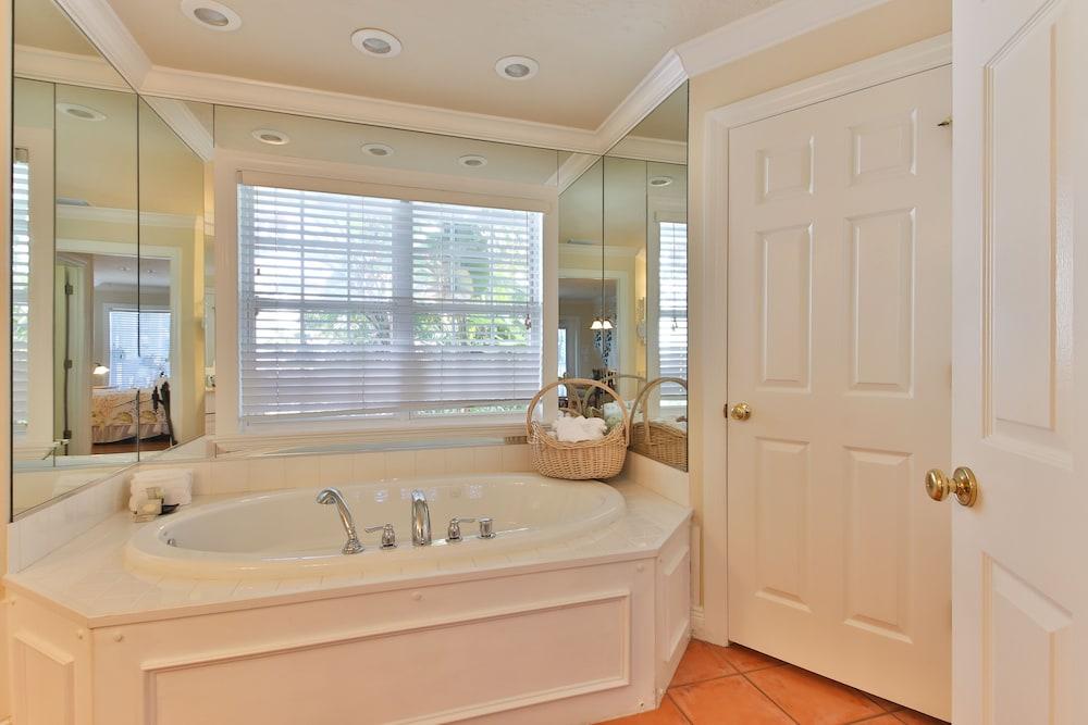 Tortuga Inn Beach Resort photo 70
