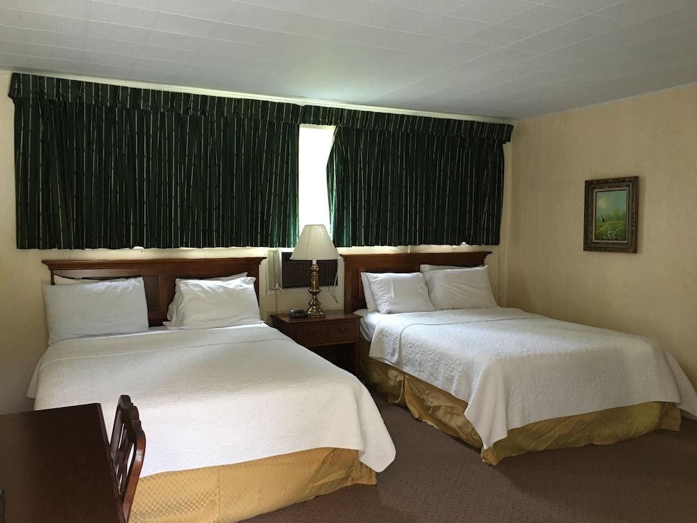 Weathervane Motel photo 39