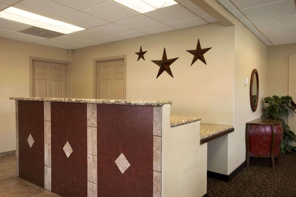 Days Inn by Wyndham Montrose photo 41