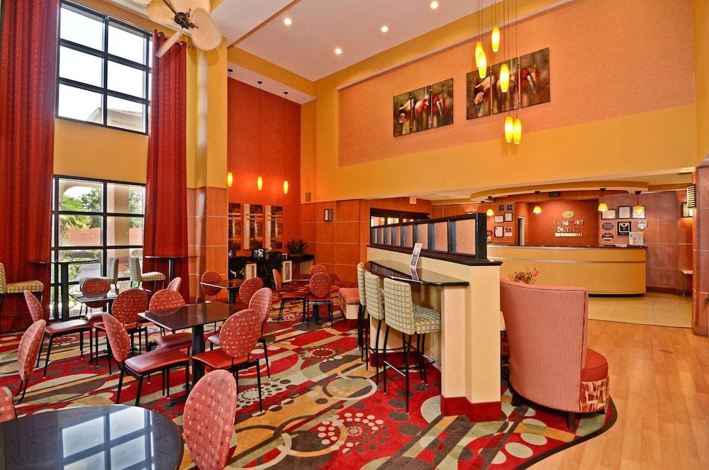 Comfort Suites photo 2