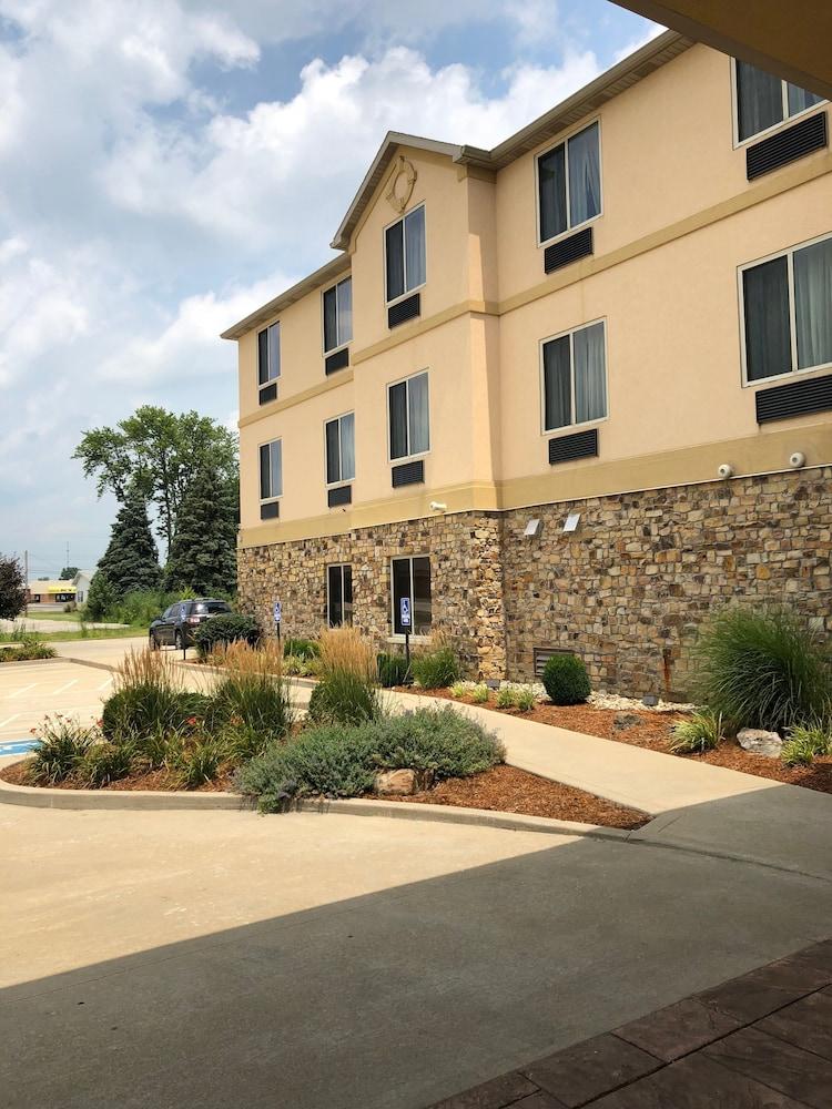 Country View Inn & Suites photo 11