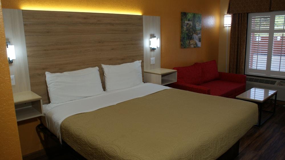 HomeTown Inn & Suites photo 41