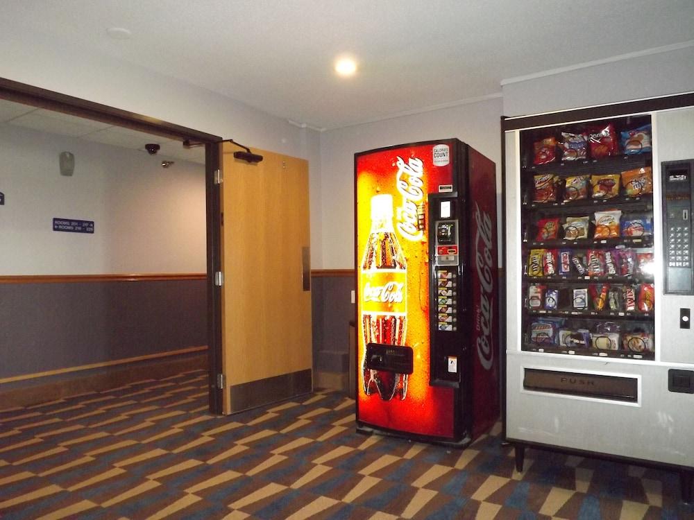 Microtel Inn & Suites by Wyndham Ames photo 31