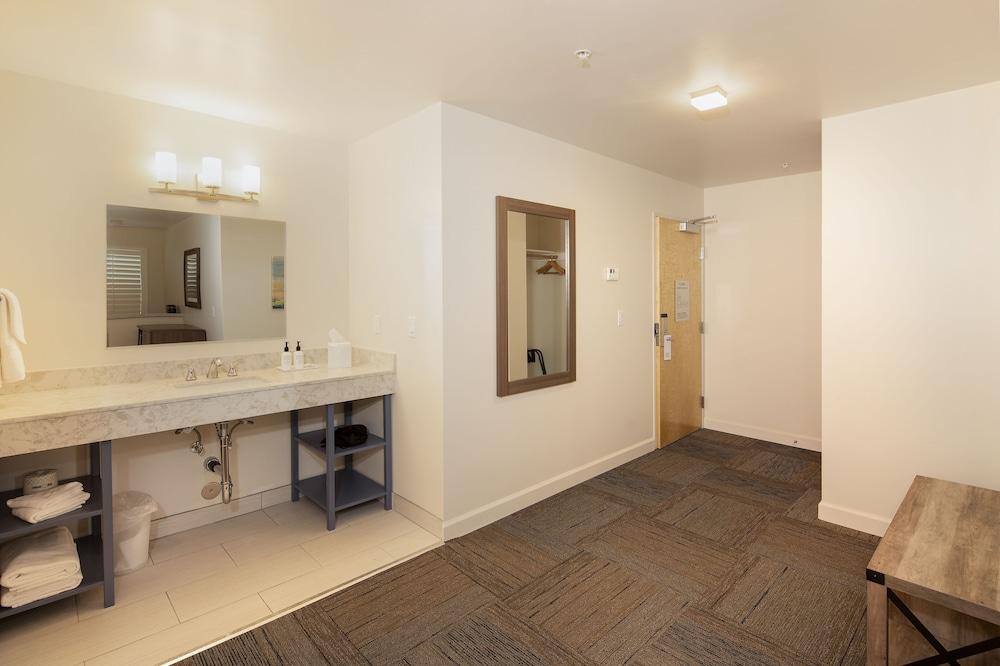 Inn At Moss Landing Point photo 8