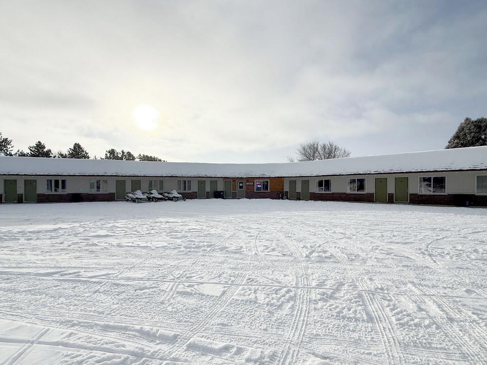 The Trail Inn - Newberry, MI - 13467 M-28 photo 6