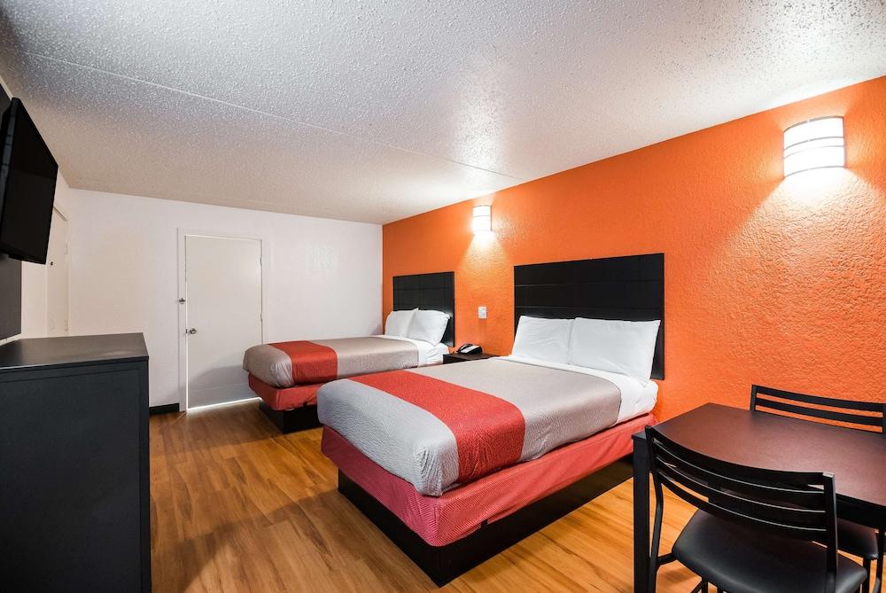 Motel 6 Houston, TX - Brookhollow photo 13