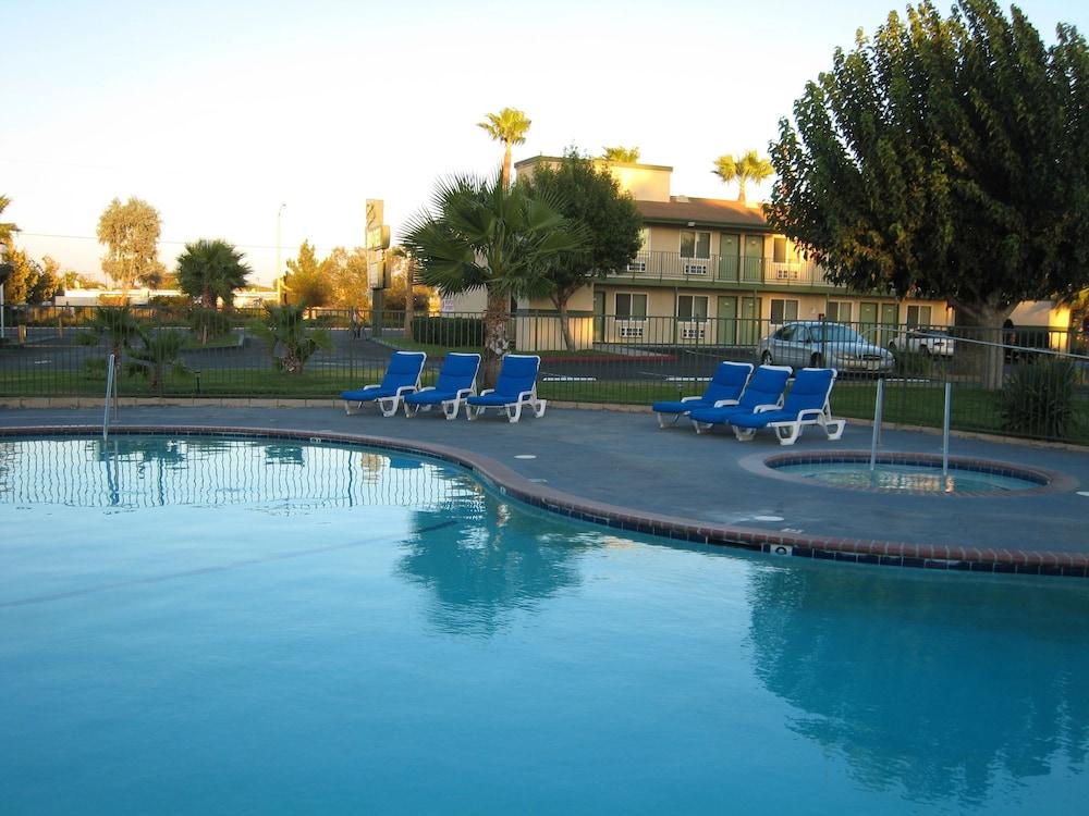 Town House Motel photo 32