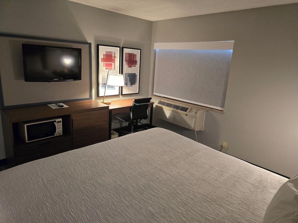 AmericInn by Wyndham Beloit photo 4