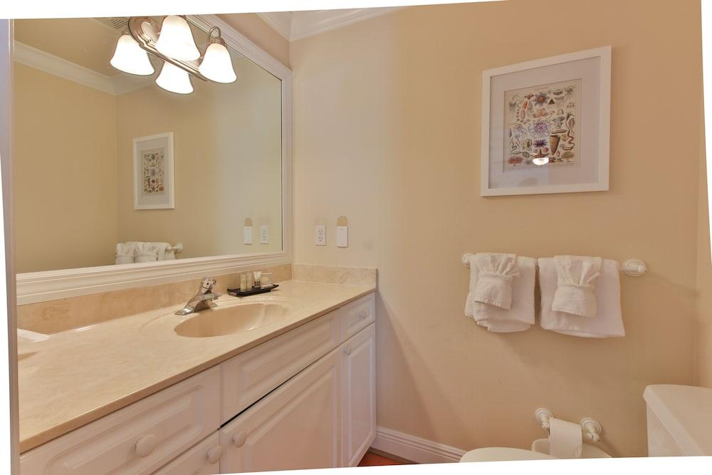 Tortuga Inn Beach Resort photo 73