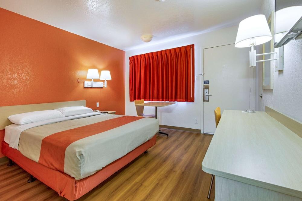 Motel 6 Phoenix North - Bell Road photo 11