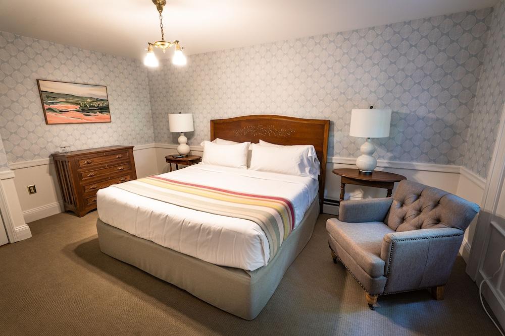 Homeport Inn and Tavern photo 26