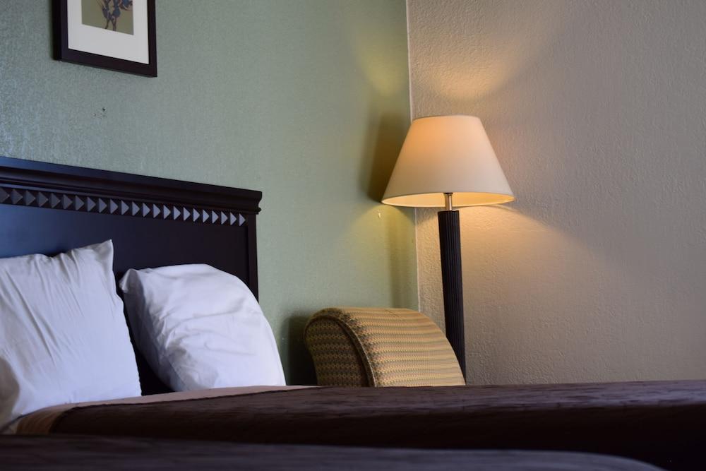Stay Inn and Suites photo 29