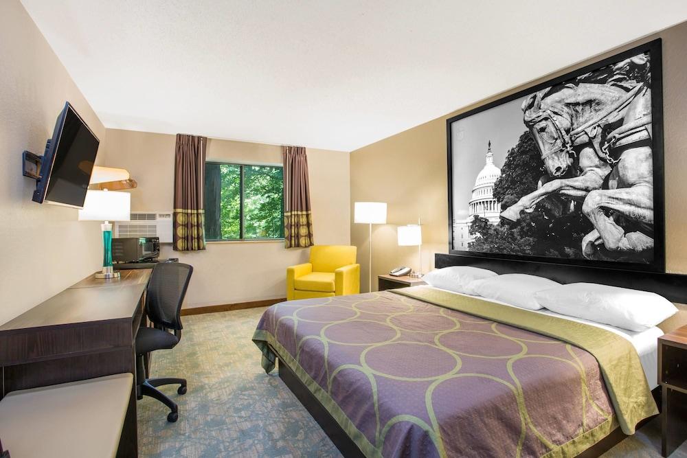 Super 8 by Wyndham Waldorf photo 7