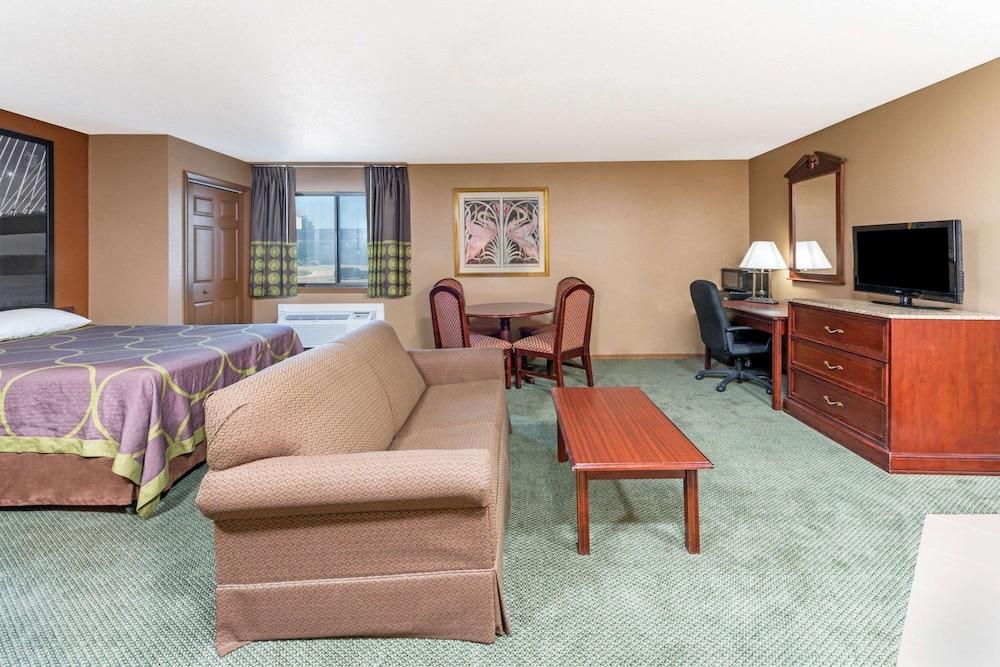 Super 8 by Wyndham Poplar Bluff Missouri photo 8