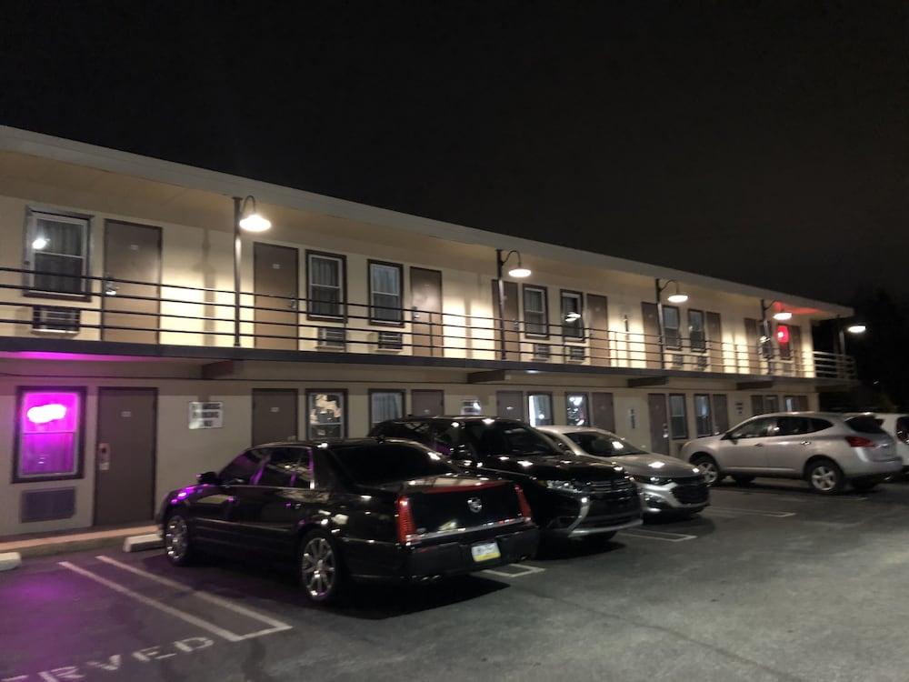 Trolley Stop Motel photo 7