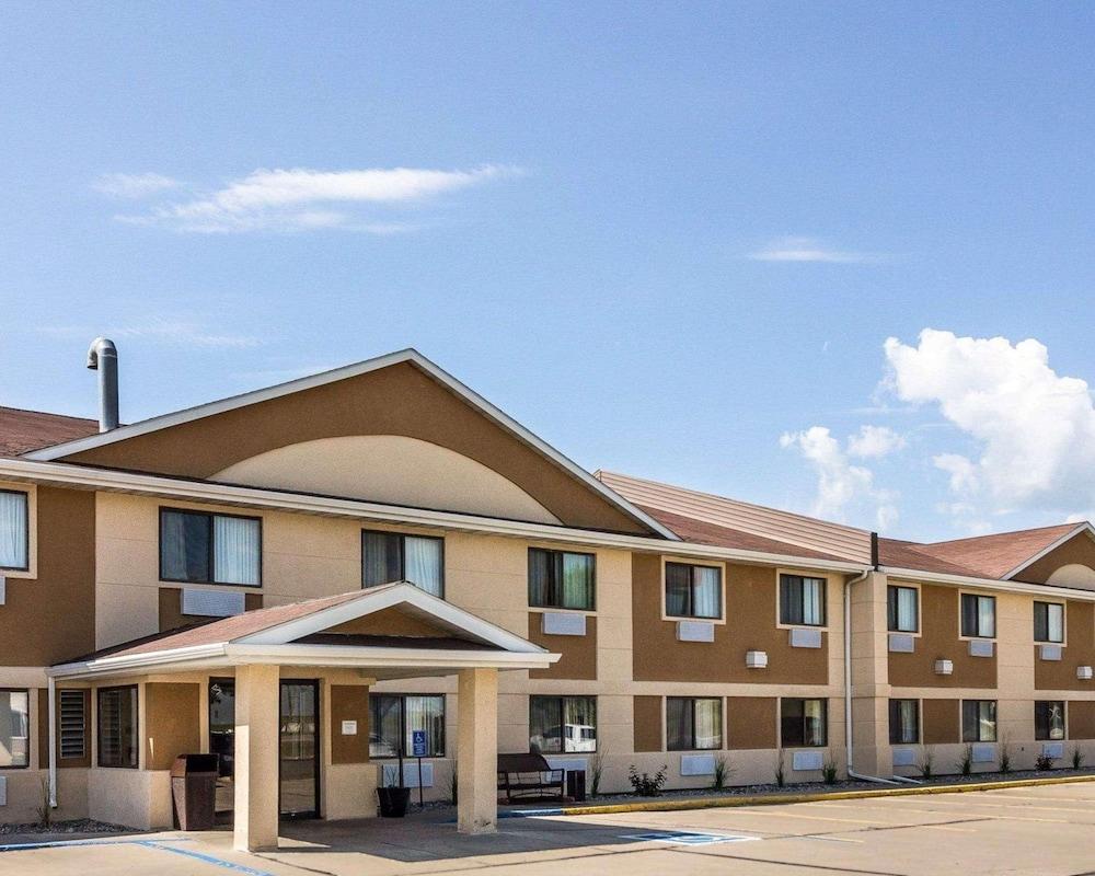Travelodge by Wyndham Fargo West Acres photo 31
