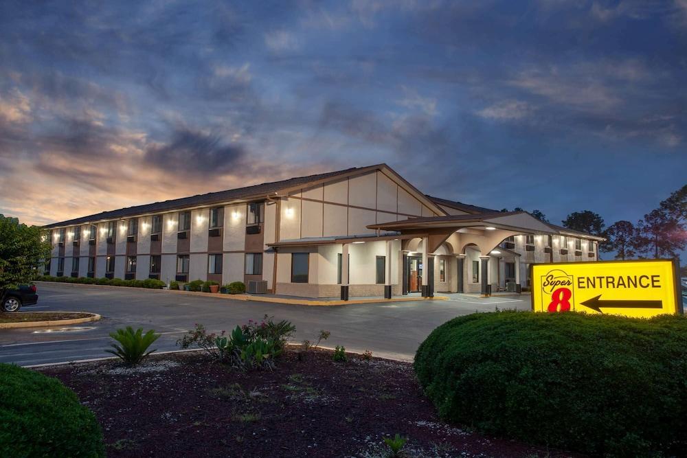 Super 8 by Wyndham Waycross GA photo 18