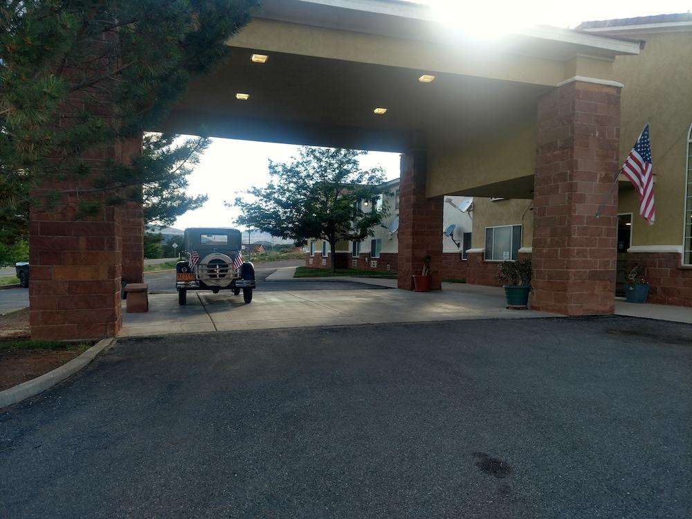 Days Inn by Wyndham Torrey Capital Reef photo 39