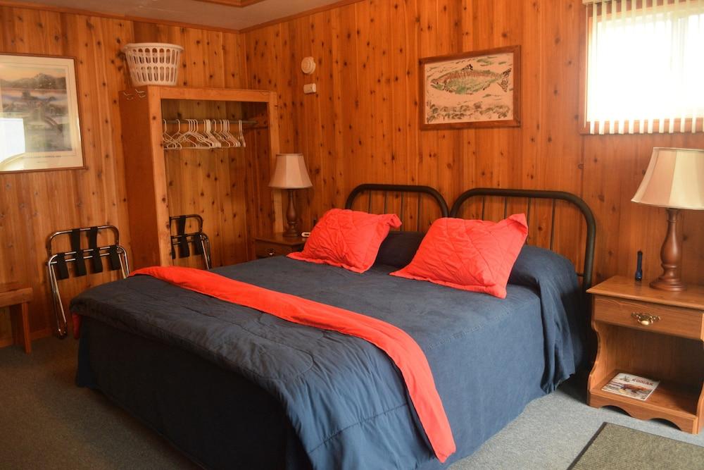 Zachar Bay Lodge Inc photo 16
