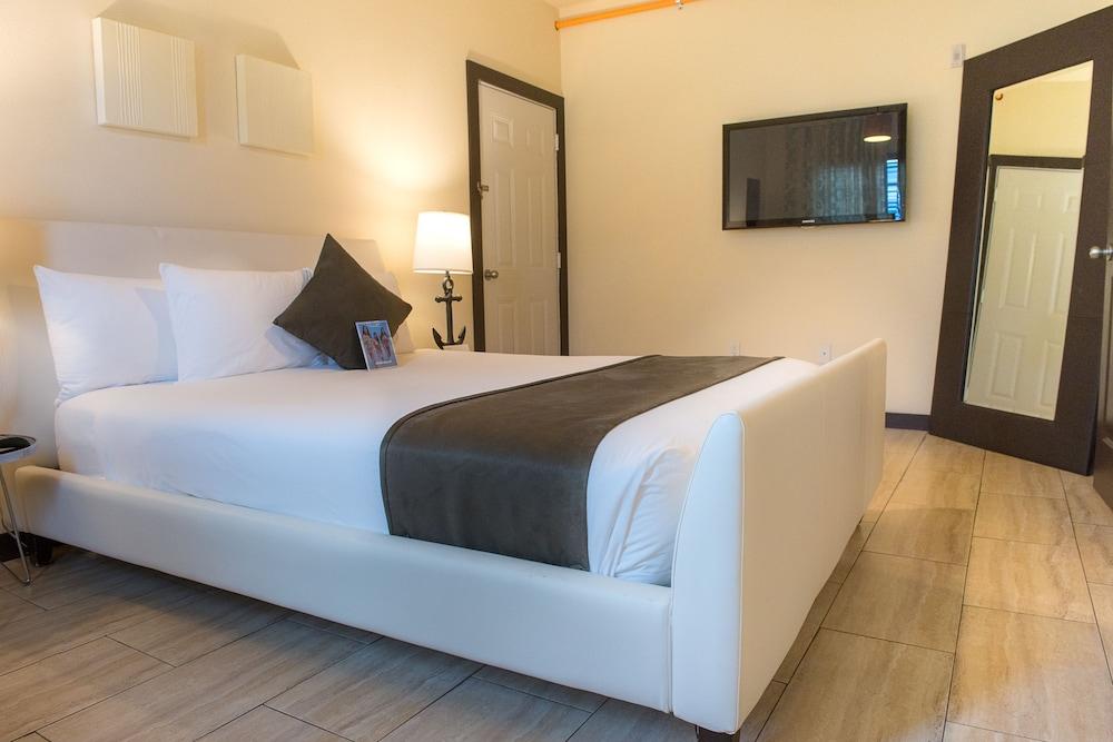 Tradewinds Apartment Hotel photo 3