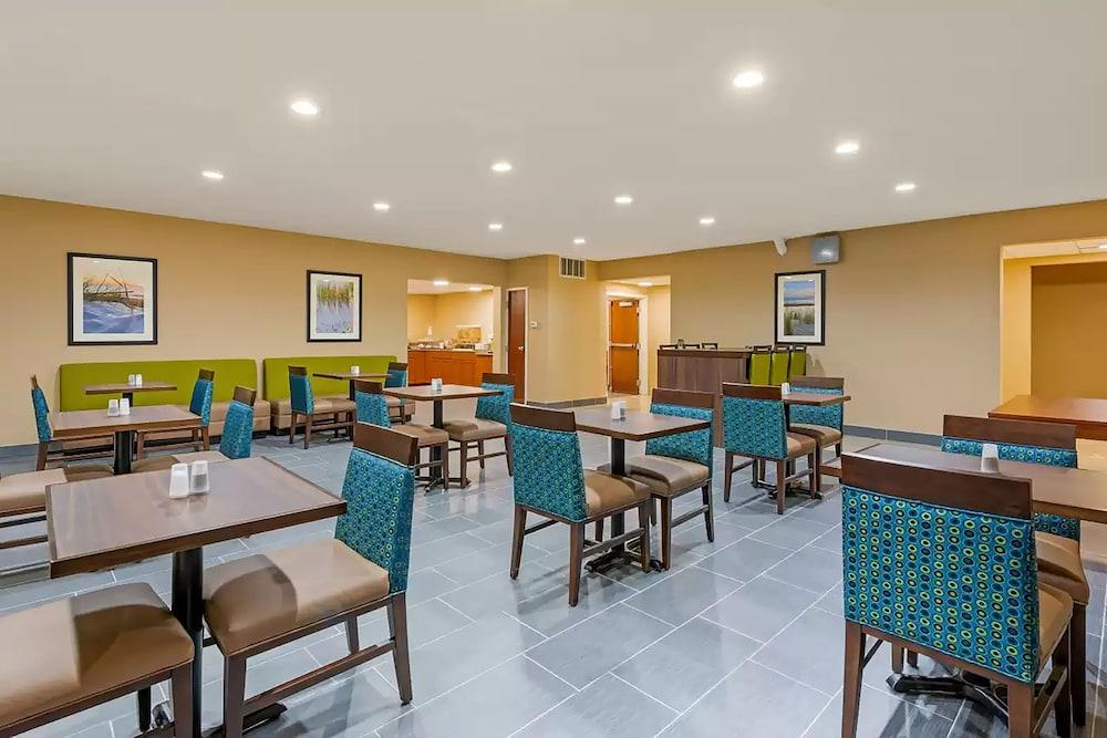 Comfort Inn & Suites Michigan City South photo 18